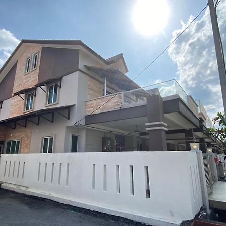 Simfoni Families Suite Kuah Buitenkant foto