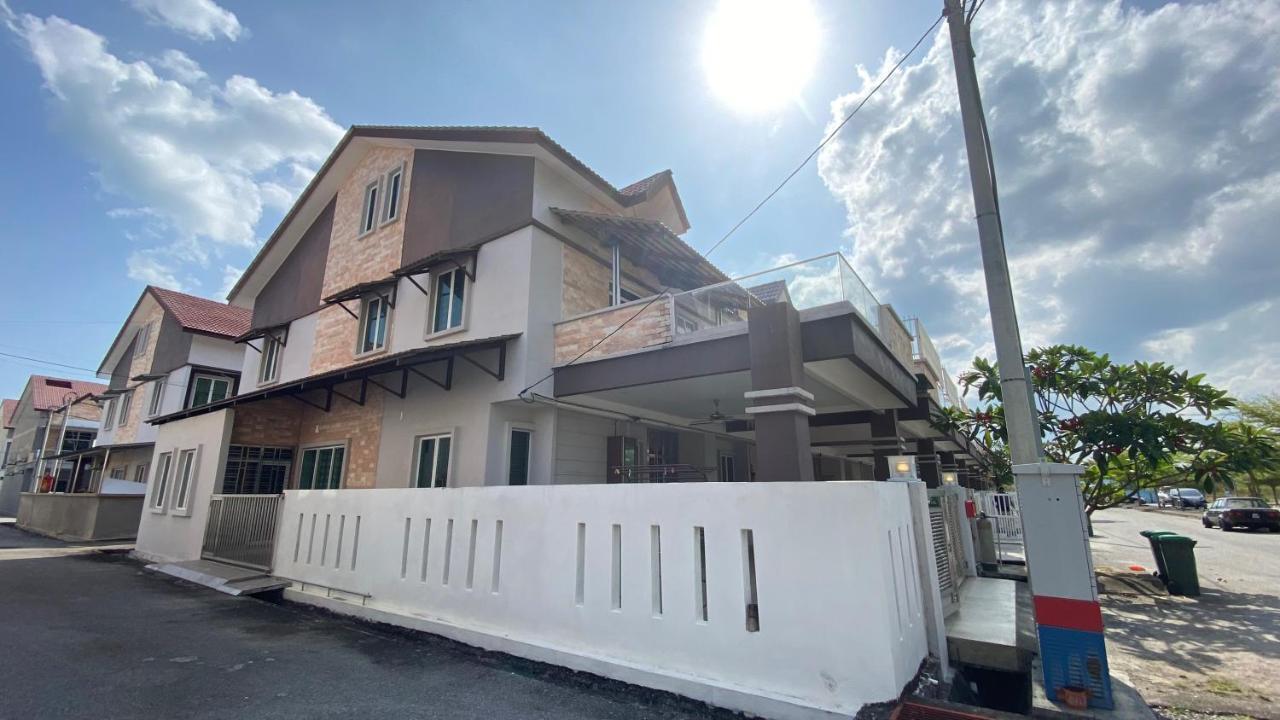 Simfoni Families Suite Kuah Buitenkant foto